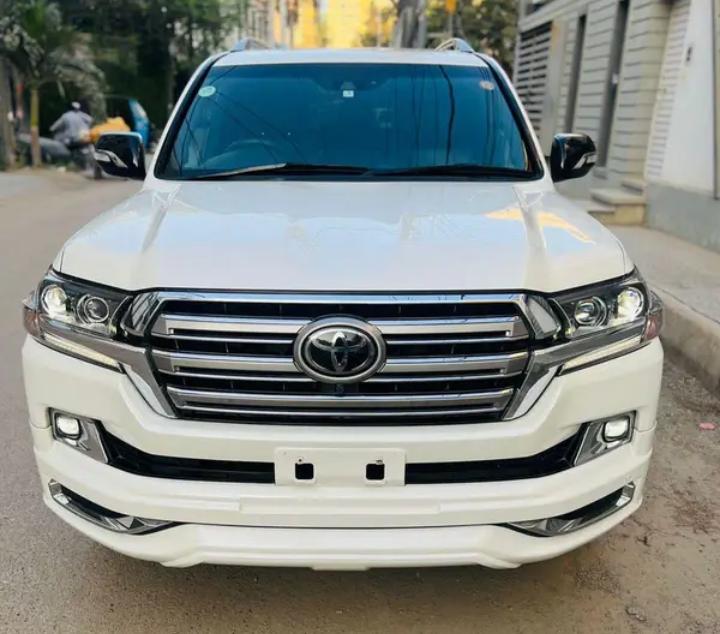 Royal Luxury Rent a Car vehicle 2